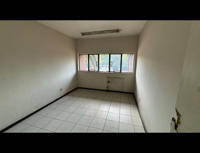 2,380M² WAREHOUSE TO LET IN PRETORIA WEST